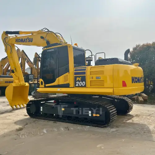Komatsu PC200 Excavator