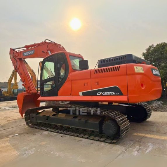 Original Doosan DX225LC Used Excavator hot sale by TieYi Machinery